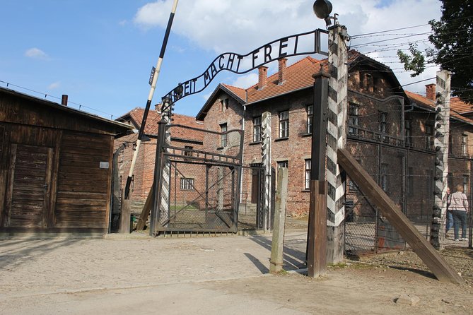 Auschwitz and Birkenau Memorial and Museum Guided Tour from Krakow - Key things that make this tour work