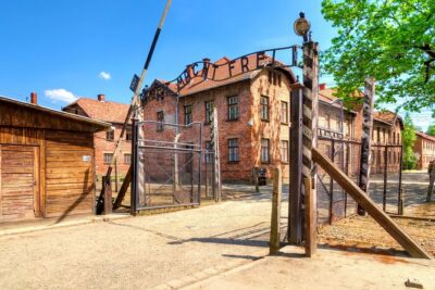 Auschwitz-Birkenau Camp Full-Day Guided Tour from Krakow - The pacing at Auschwitz: what 1 hour 40 minutes really means