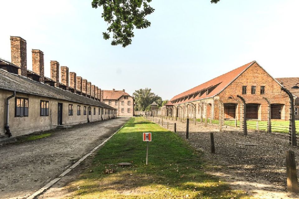Auschwitz-Birkenau Guided Tour & Transfer from Krakow - Auschwitz-Birkenau from Krakow: what a 7-hour day trip really means