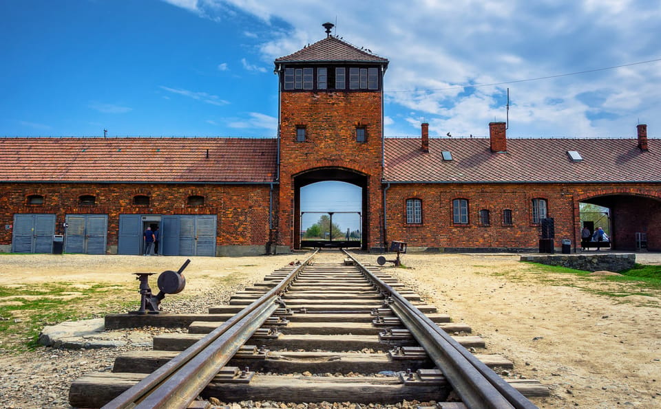 Auschwitz-Birkenau: Guided Tour with Fast Track Ticket - Guides and Language: Getting Value from a Small Group