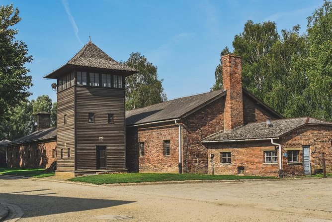 Auschwitz & Birkenau Live Guide Tour Entrance Ticket - Auschwitz I: what a guided route helps you notice
