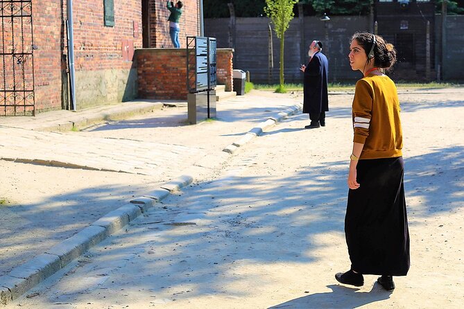 Auschwitz Birkenau: Live-Guided Tour with Transportation and Hotel Pickup - What the included museum ticket really means for your day