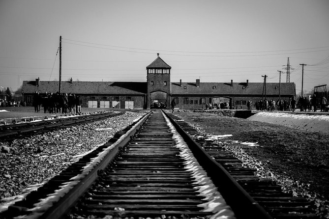 Auschwitz-Birkenau Memorial and Museum with Private Transfers from Krakow - Arrival Day Reality: What the Early Pickup Window Feels Like