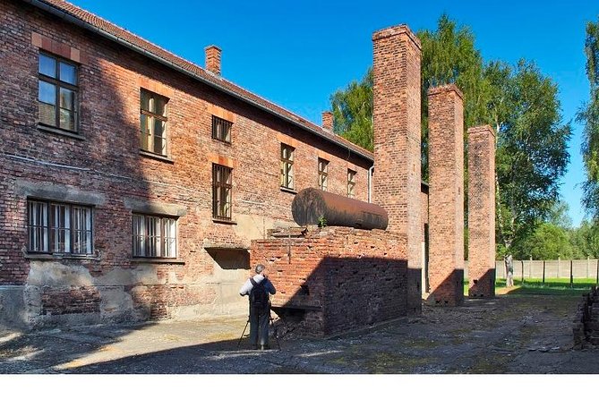 Auschwitz-Birkenau Museum and Memorial Guided Tour from Krakow - Krakow Pickup and the Oswiecim Drive: Getting Oriented Fast
