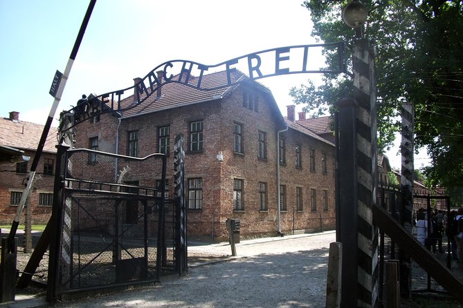Auschwitz Birkenau Museum and Salt Mine All Inclusive DAY TRIP with Local Guides - Auschwitz I: what the guided time feels like