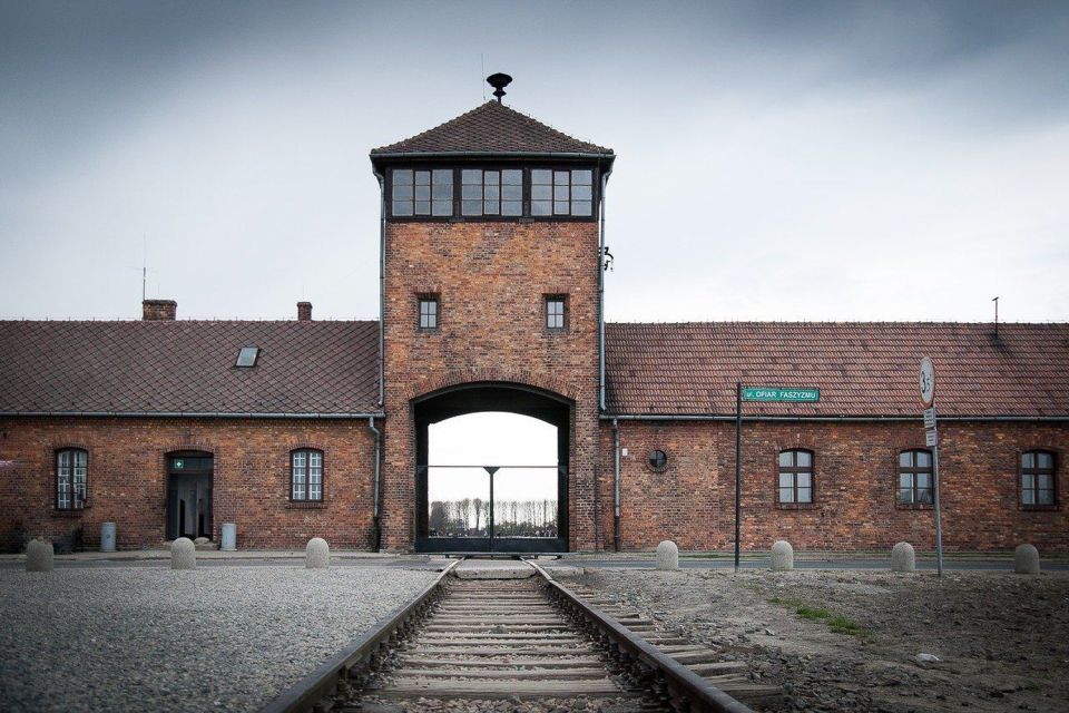 Auschwitz-Birkenau: Museum Entry Ticket with Guided Tour - What to wear and pack so your entry doesn’t get awkward
