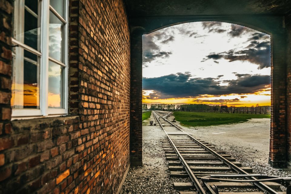 Auschwitz-Birkenau: Skip-the-Line Entry Ticket & Guided Tour - Headsets and group pacing: how the tour stays clear without feeling rushed