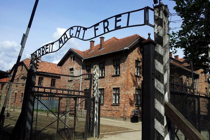 Auschwitz-Birkenau Tour with Transfer - From Krakow hotel pickup to the drive south: how the day starts