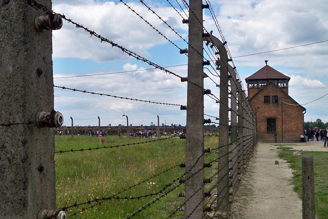 Auschwitz-Birkenau & Wieliczka in one day (Guided tour) - Comfort checklist: how to dress and pack for this specific day