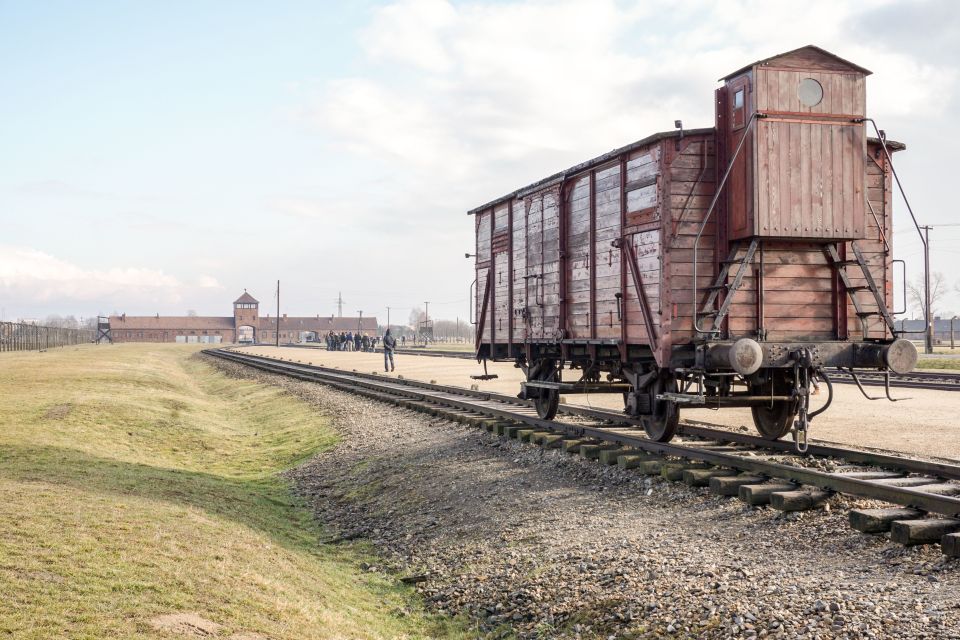 Auschwitz Ticket and Full-Day Tour from Krakow - Timing and pacing: 6–7 hours that return you to Krakow