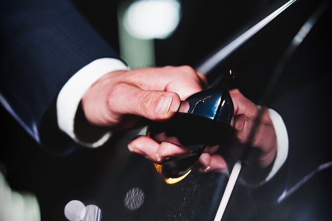 Cracow to airport transfer by Luxurious VIP limo - Pickup options: from the city door or right at the airport