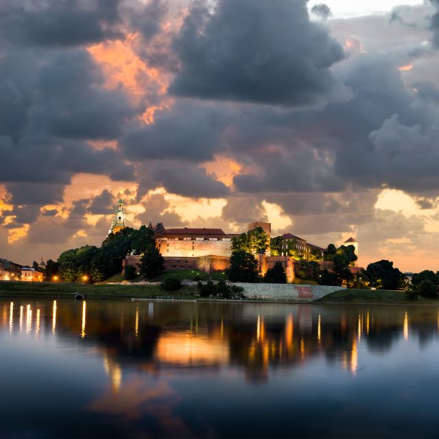 Creepy Krakow: 2-Hour City Walking Tour - Vistula Views and the Wawel Dragon Legend Spot