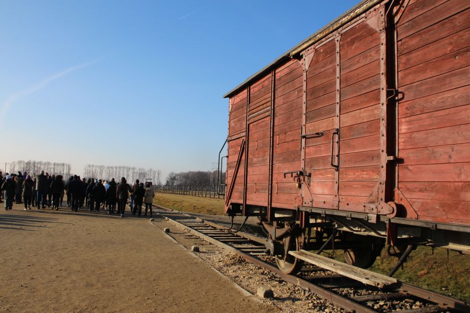 From Krakow: Auschwitz-Birkenau and Self-Guided Day Tour - First Stop: Judenrampe and the Meaning of 45 Minutes
