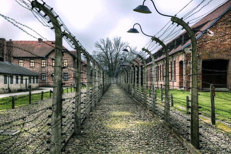 From Krakow: Guided Auschwitz-Birkenau Group Tour by Minivan - Krakow to Auschwitz: the early pickup that controls the day