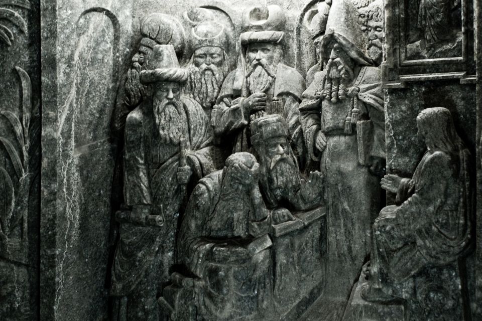 From Krakow: Wieliczka Salt Mine Half-Day Guided Tour - Descending into Wieliczka: nine levels of salt work