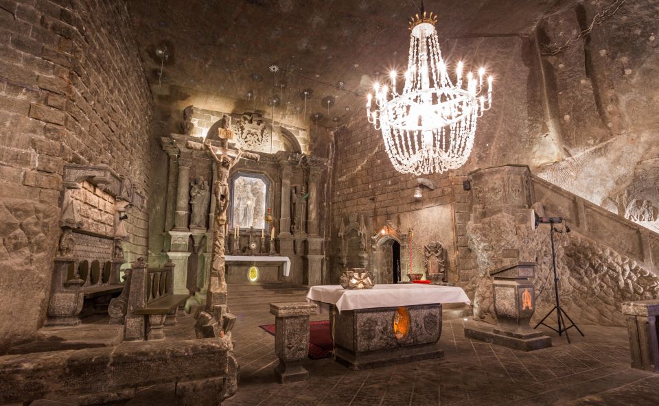 From Krakow: Wieliczka Salt Mine Small Group Guided Tour - Getting down to Level 1: stairs, safety, and first impressions