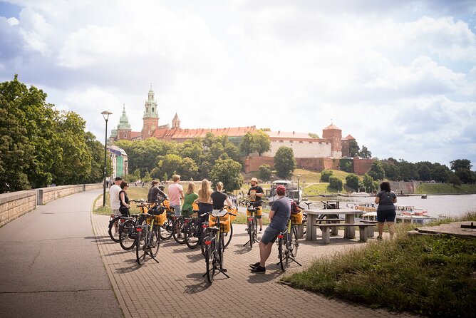 Full Bike Tour - the Old Town, Jewish Qtr & the Ghetto NEW BIKES - Where you start on Sławkowska 11 and how the tour gets you rolling
