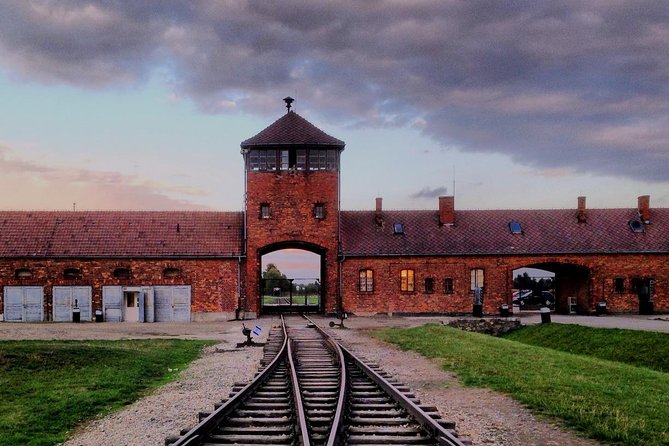 Full-Day Tour of Auschwitz and Wieliczka Salt Mine from Krakow - Group size, headphones, and guide quality: what to watch for
