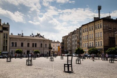 Historic Krakow : Old Town & Wawel Castle Walking tour - Kraków Old Town stop: churches, architecture, and the trumpeter story