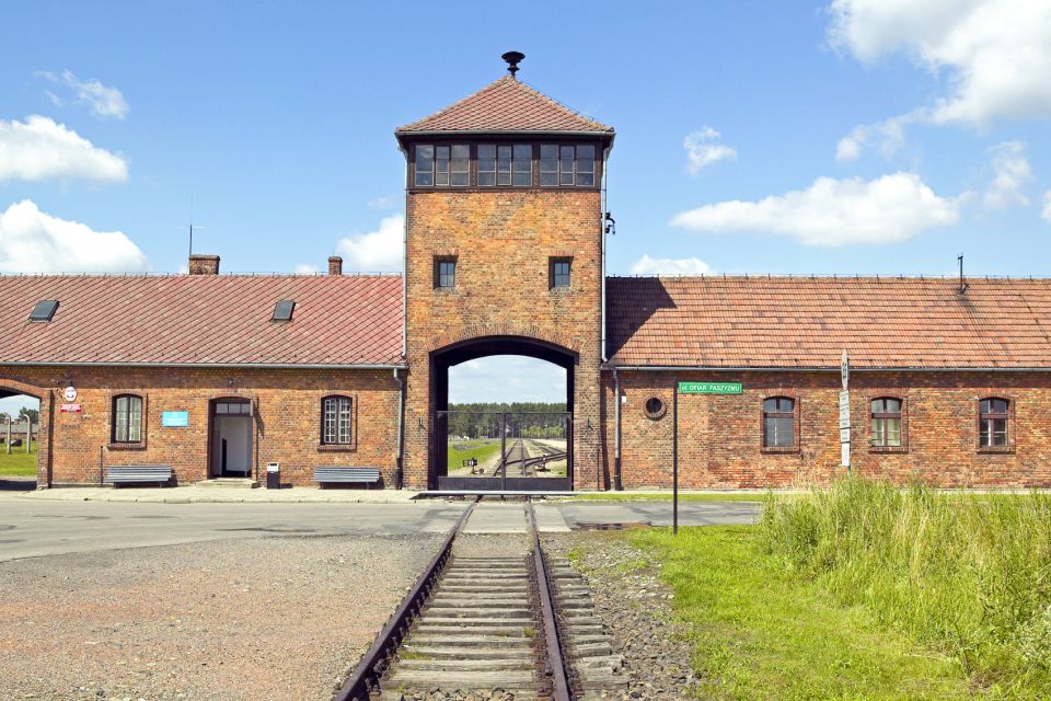 Krakow: Auschwitz-Birkenau and Salt Mine Guided Tour - Auschwitz I: Start With Structure, Then Keep Moving