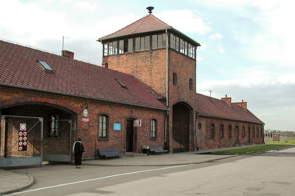 Krakow: Auschwitz-Birkenau Day Trip with Tour Leader - The schedule reality: 8 hours on paper, longer in real life