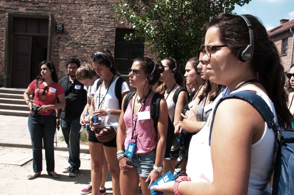 Krakow: Auschwitz-Birkenau Guided Tour Pickup/Lunch Options - Auschwitz-Birkenau in One Day: What This Tour Really Covers
