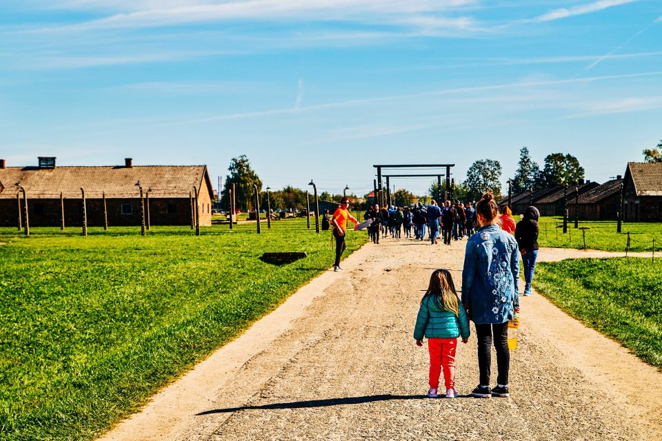 Krakow: Auschwitz-Birkenau Live Guided Tour & Hotel Pickup - Time management: the no-frills rhythm of a 7-hour memorial day