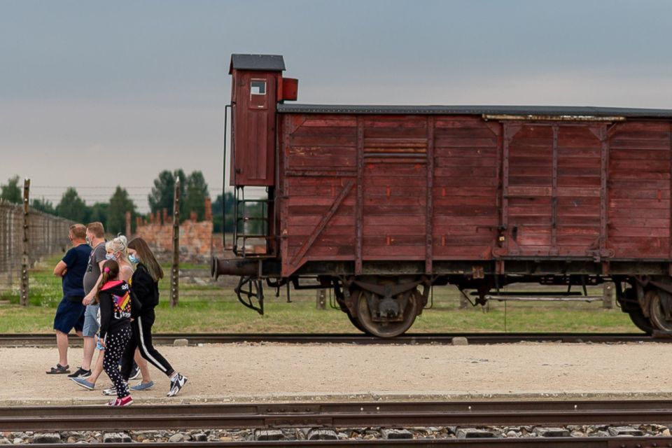 Krakow: Auschwitz-Birkenau Tour Limited to 15 Visitors - Krakow hotel pickup and the van ride that keeps you on schedule