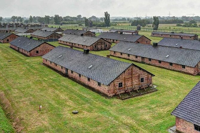 Krakow: Auschwitz-Birkenau Tour & Museum Expert Guide - Breaks, walking, and what to bring so you can last the whole day