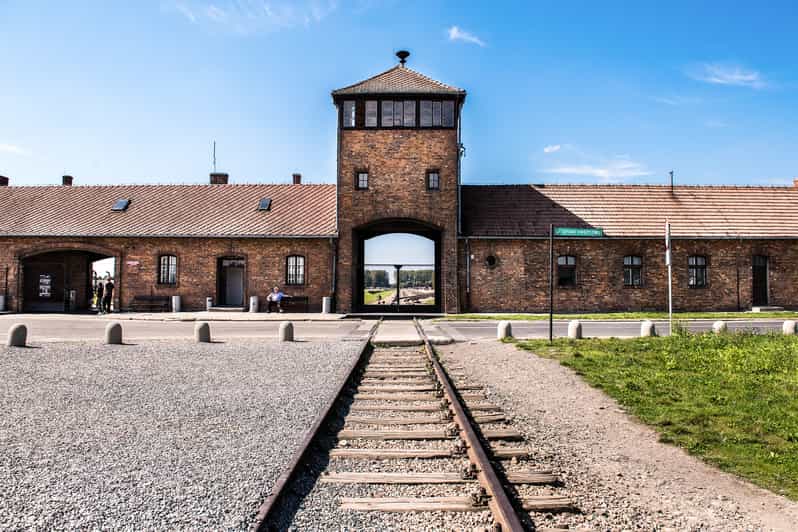 Krakow: Auschwitz-Birkenau & Wieliczka Salt Mine Day Tour - Key points to know before you go
