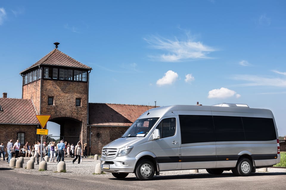Krakow: Auschwitz-Birkenau & Wieliczka Salt Mine Day Tour - Auschwitz I to Auschwitz II-Birkenau: Why the Guided Timing Matters