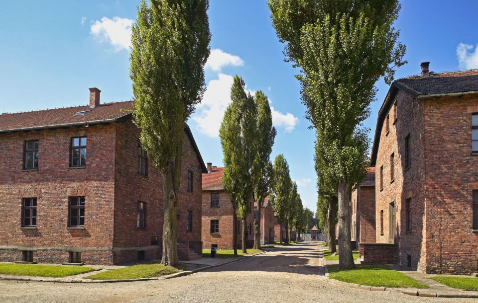 Krakow: Auschwitz Guided Tour with Optional Hotel Pickup - Key things I’d pay attention to