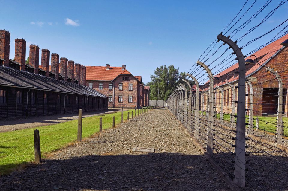 Krakow: Auschwitz Guided Tour with Optional Hotel Pickup - Guides and drivers: what you should expect from the human part of the day