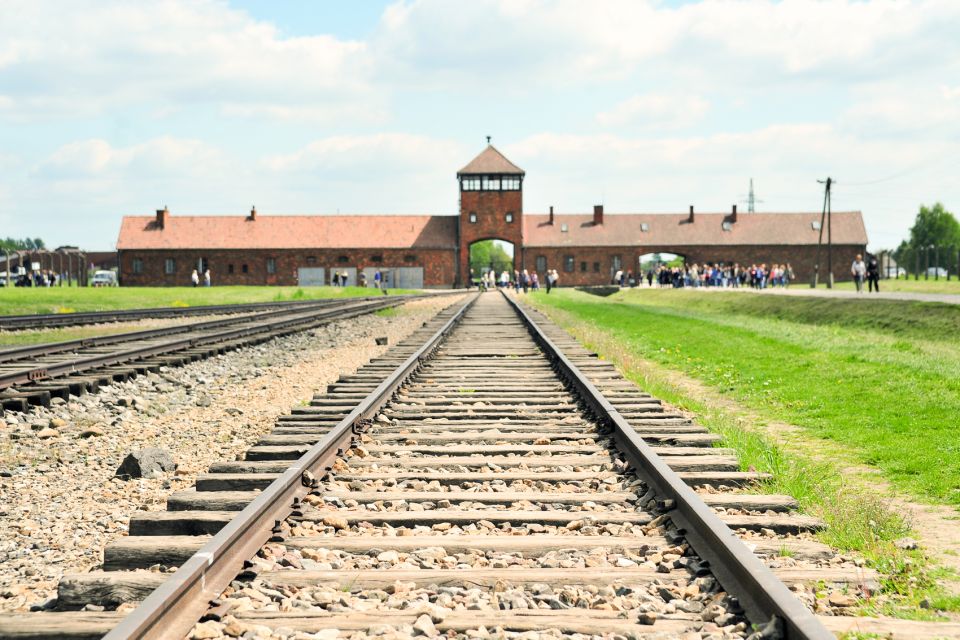 Krakow: Auschwitz Guided Tour with Pickup and Optional Lunch - Key points to know before you go
