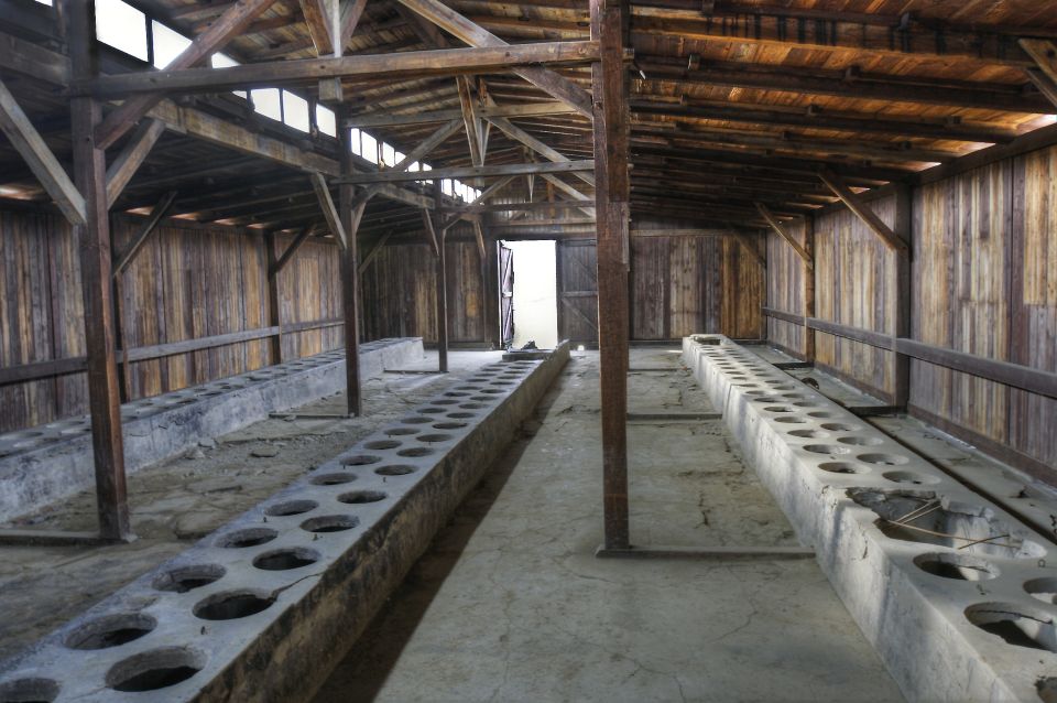 Krakow: Auschwitz Guided Tour with Pickup and Optional Lunch - What to bring (and what to skip) for a smooth entry