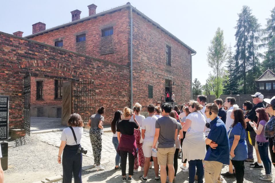 Krakow: Auschwitz Guided Tour with Pickup and Optional Lunch - Who should book this Auschwitz tour