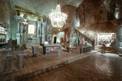 Krakow: Auschwitz & Wieliczka Salt Mine Guided Day Tour - Auschwitz-Birkenau: documentary first, then a guided route for meaning