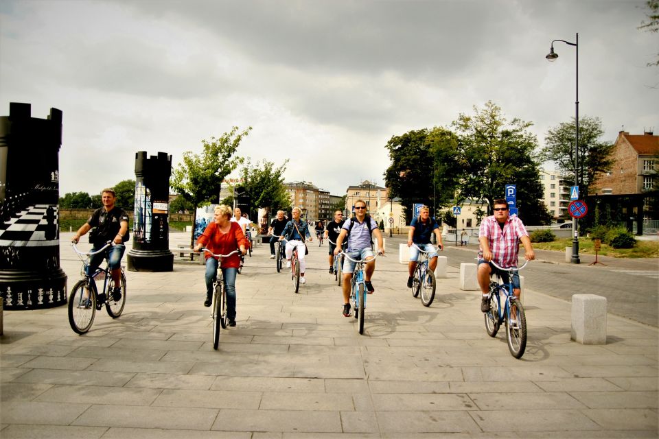 Krakow: Bike Tour of the Old Town, Kazimierz, and the Ghetto - Riding Along the Vistula: A Real Photo Stop