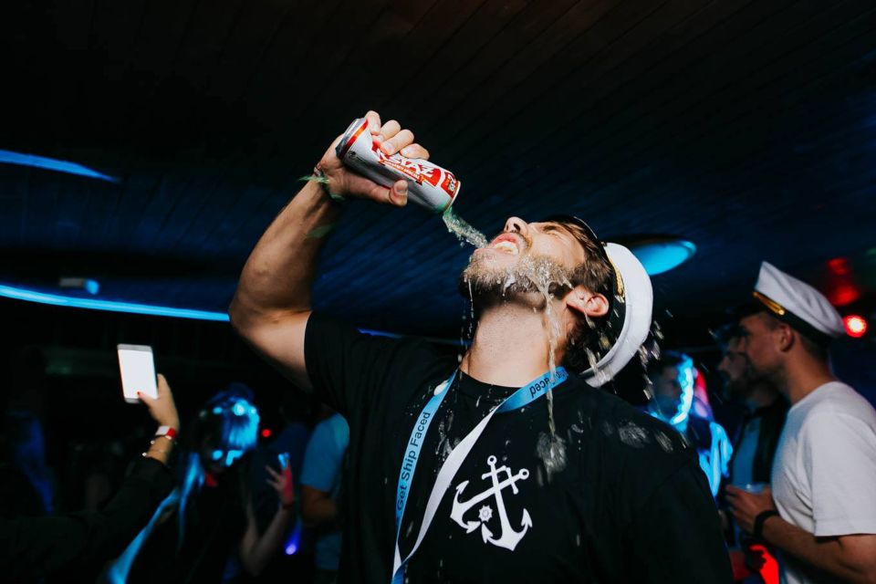Krakow: Boat Party with Unlimited Drinks - The 2-hour cruise: unlimited beer, spirits, Prosecco, and real party tech