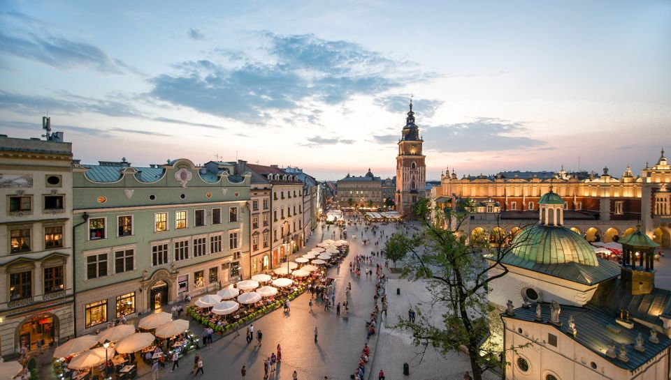 Krakow: City Sightseeing Tour by Electric Golf Cart - Comfort in winter and rain: heated cart, blankets, and real views