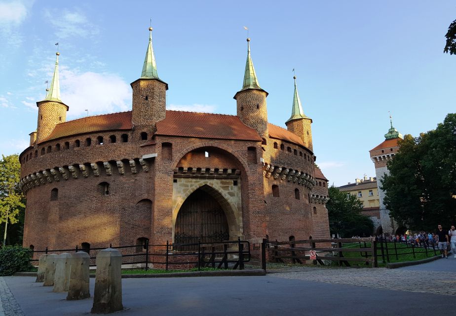 Krakow: City Tour by Electric Golf Cart - Who should book this Krakow electric cart tour