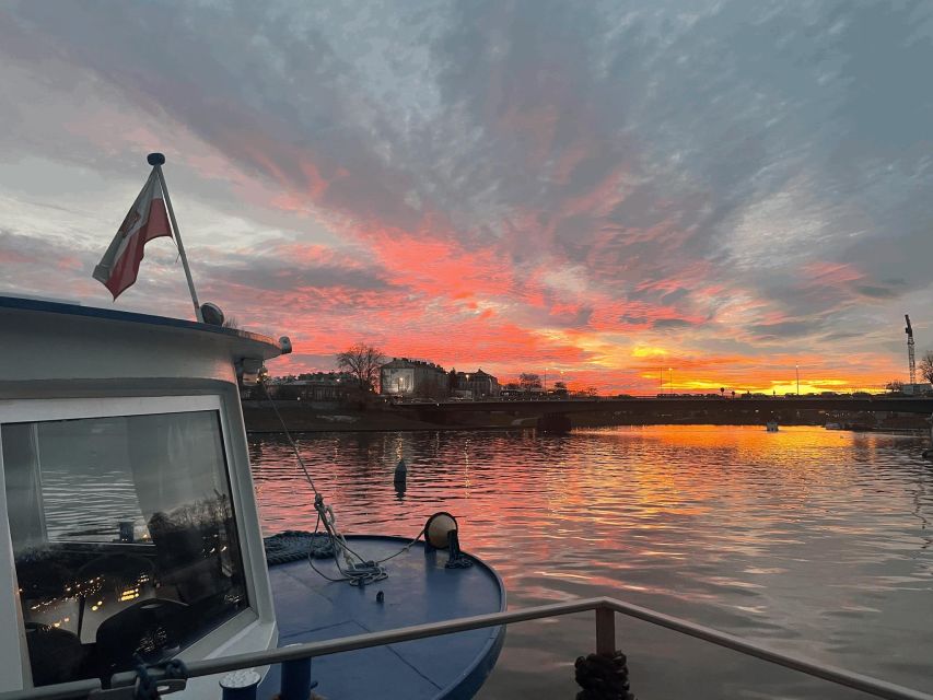 Krakow: Evening Cruise with a Glass of Wine - Best seating and timing tips for photos and comfort