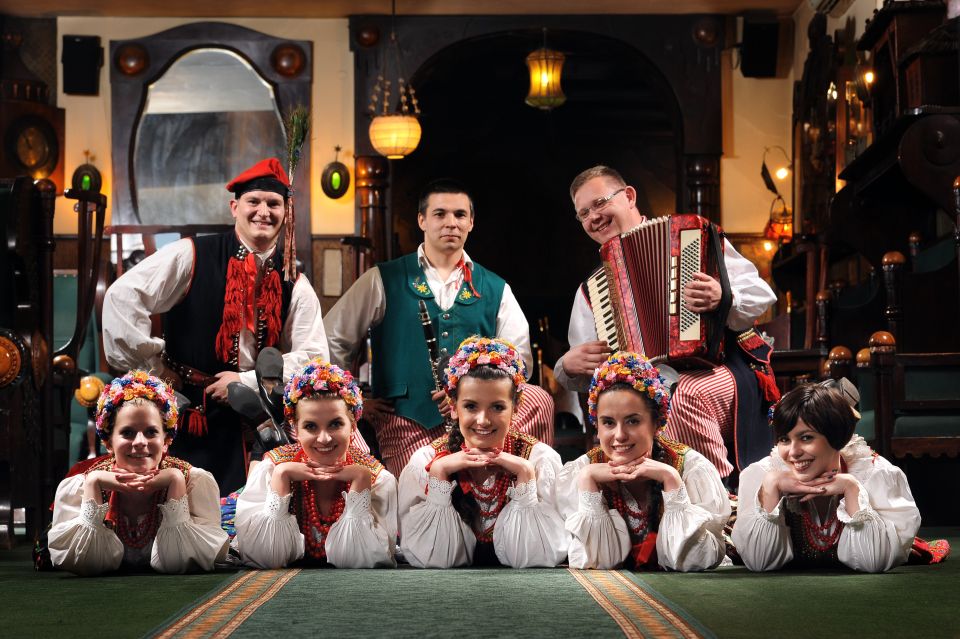 Krakow: Folk Show & 3-Course Dinner at Jama Michalika Café - The Dance-Along Moment: What Participation Really Means
