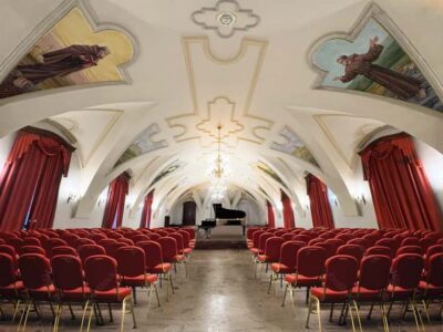 Krakow: Frédéric Chopin Classical Music Candlelight Concert - The Concert Flow: Intro, Two Sets, and a Short Intermission