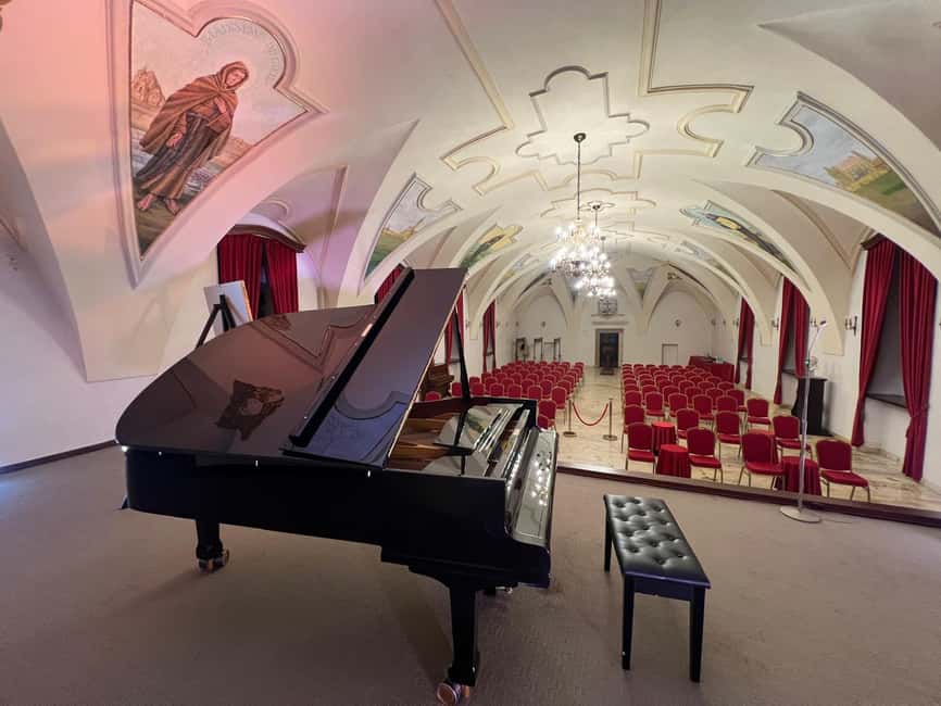 Krakow: Frédéric Chopin Classical Music Candlelight Concert - Prosecco, Hosting, and the Small Extras That Matter
