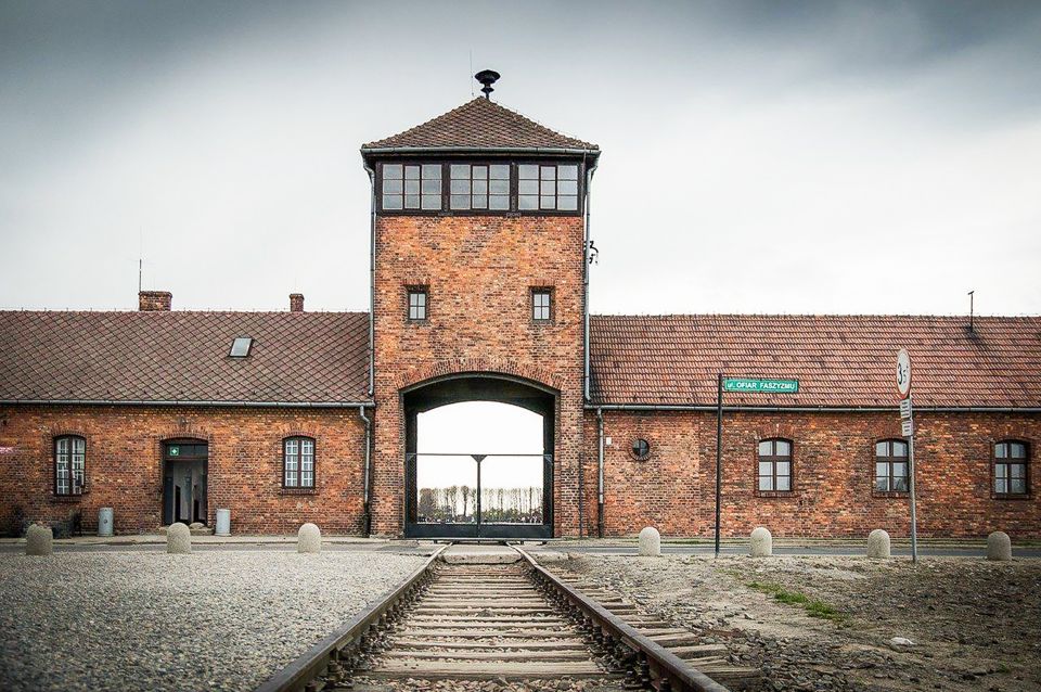 Krakow: Full-Day Auschwitz-Birkenau & Salt Mine Guided Tour - Auschwitz-Birkenau Morning Walk: What 3.5 Hours of Guidance Really Gives You