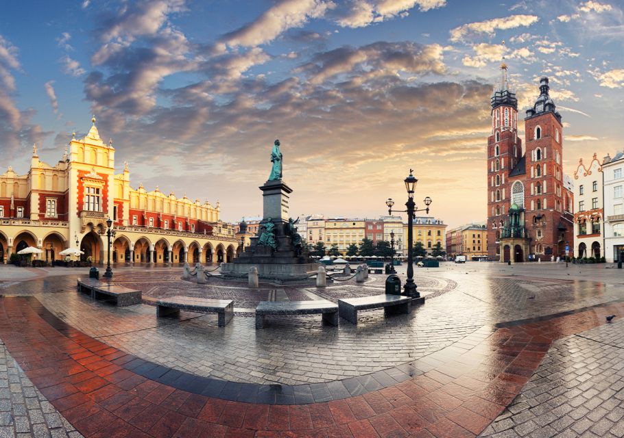 Krakow: Guided Old Town Tour - Where the tour starts: plac Szczepański 4 and the art of not getting lost