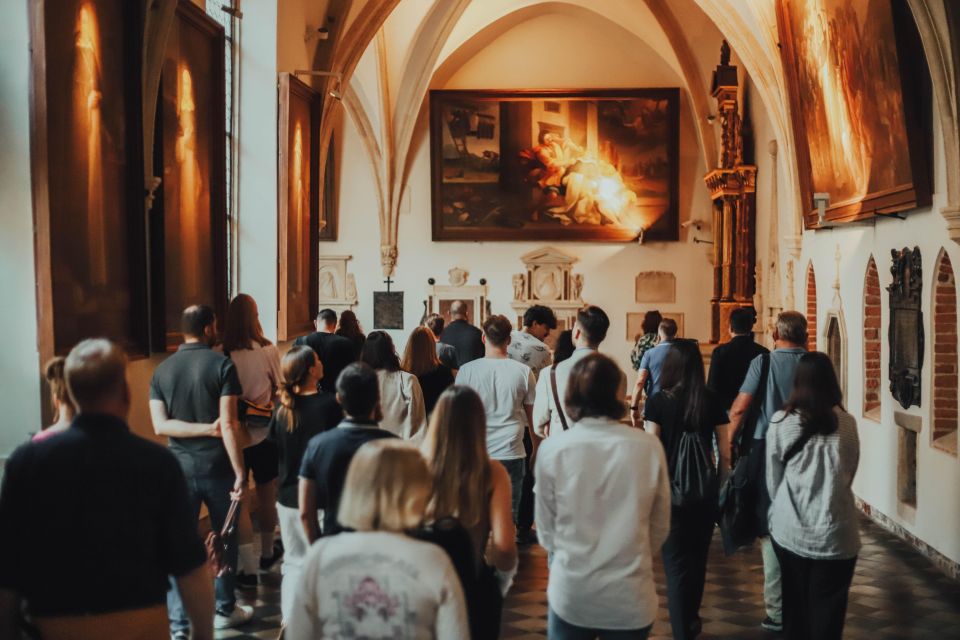 Krakow: Guided Old Town Tour - Wawel Royal Castle area: why the tour ends where it should