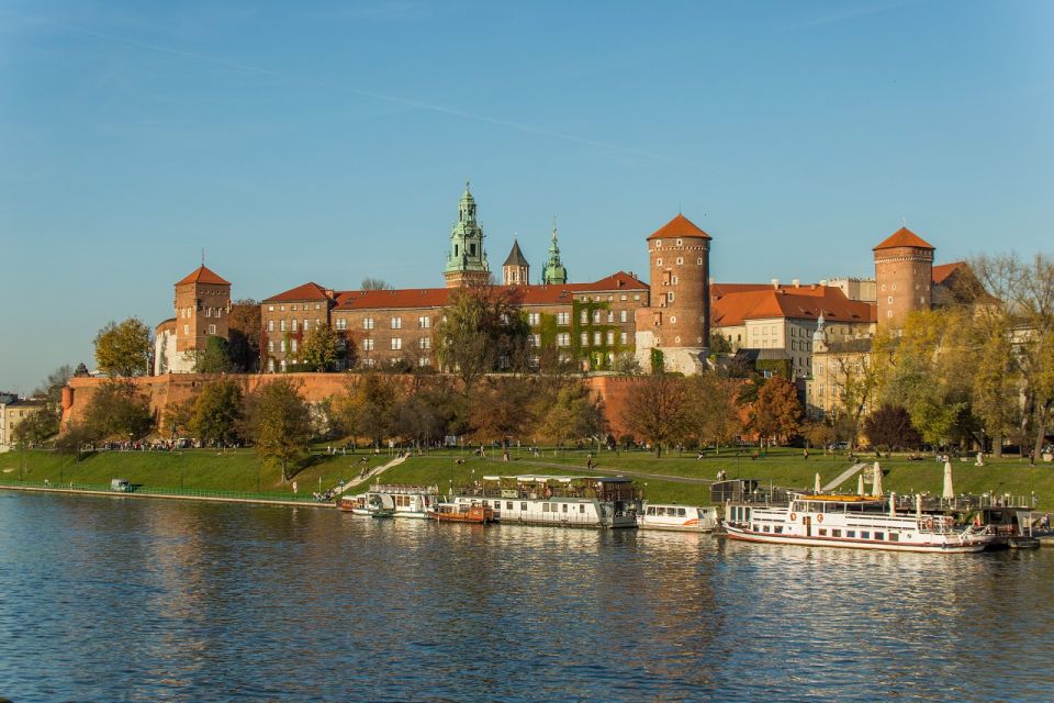 Krakow: Guided Wawel Tour, Lunch, and Vistula River Cruise - Entering Wawel Castle: Renaissance Rooms, Royal Art, and Ottoman Tents