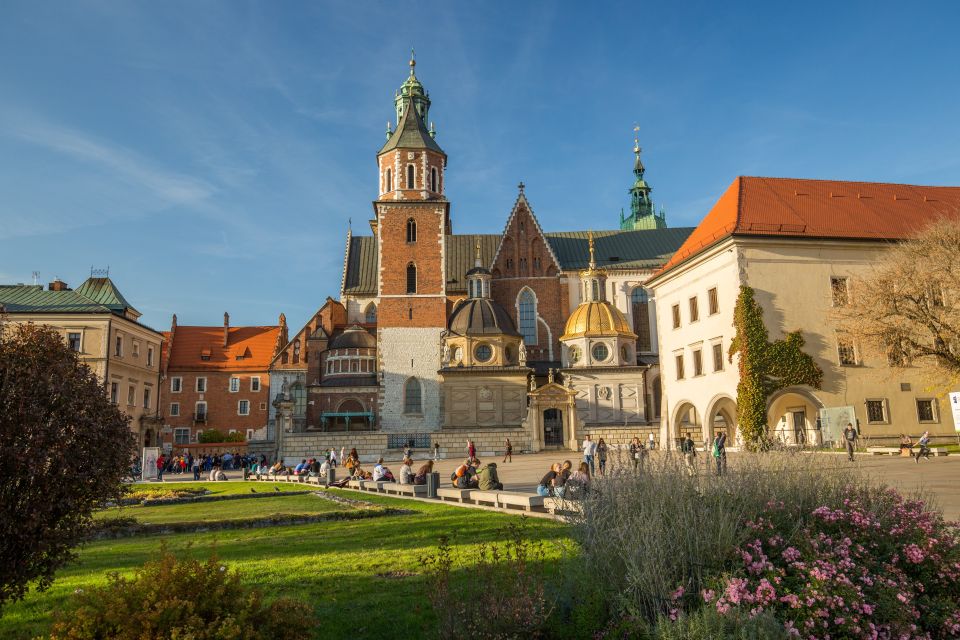 Krakow: Guided Wawel Tour, Lunch, and Vistula River Cruise - The Cathedral Experience: Coronations, Crypts, and the Sigismund Bell Moment